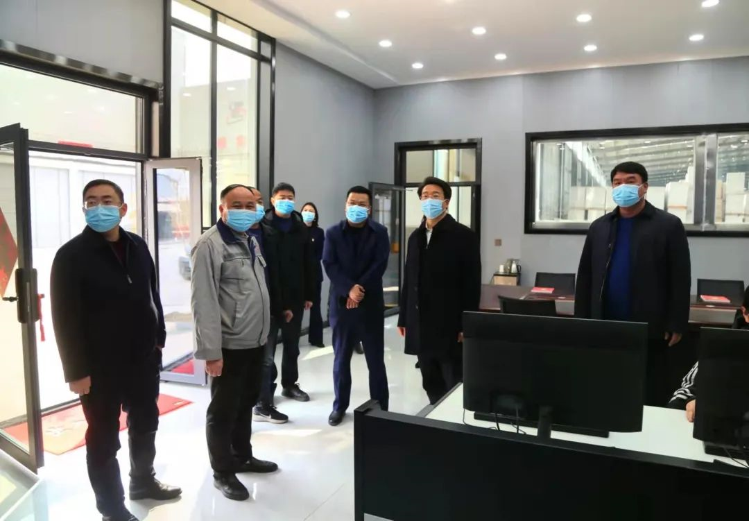 新密市市委副書(shū)記、市長(zhǎng)程洋調(diào)研新密市正興耐火材料有限公司，送服務(wù)強(qiáng)信心，沖刺首季“開(kāi)門(mén)紅”！
